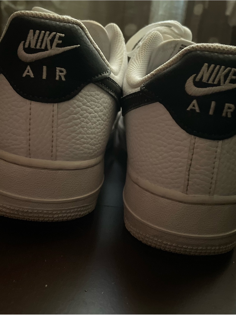 Men’s Nike Air Force 1 Sized 10 Sneakers with Black Swoosh - Picture 4 of 11